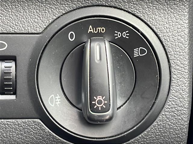 ゴルフトゥーラン ＴＳＩ　コンフォートライン　禁煙車　純正ナビ　ＡＭ／ＦＭ／ＣＤ／ＤＶＤ　フルセグＴＶ　Ｂｌｕｅｔｏｏｔｈ　バックカメラ　ＥＴＣ　ルーフレール　ＥＴＣ　純正アルミホイール　純正フロアマット　カーテンエアバッグ　パワーステアリング（8枚目）