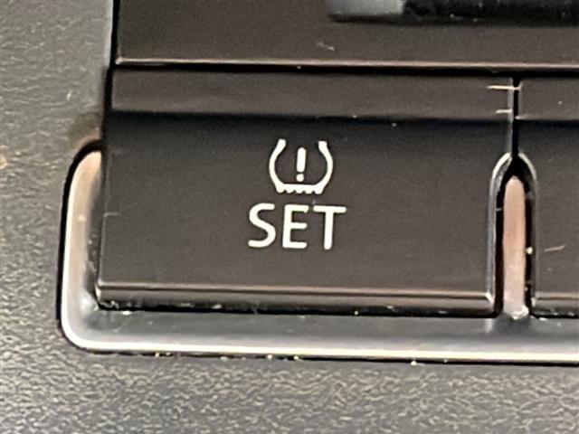 ゴルフトゥーラン ＴＳＩ　コンフォートライン　禁煙車　純正ナビ　ＡＭ／ＦＭ／ＣＤ／ＤＶＤ　フルセグＴＶ　Ｂｌｕｅｔｏｏｔｈ　バックカメラ　ＥＴＣ　ルーフレール　ＥＴＣ　純正アルミホイール　純正フロアマット　カーテンエアバッグ　パワーステアリング（12枚目）