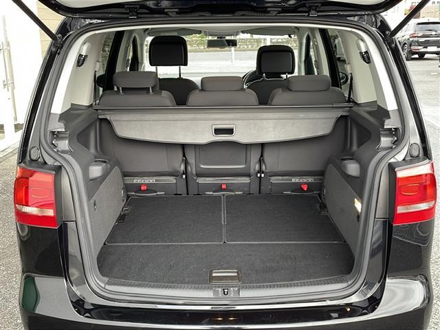 ゴルフトゥーラン ＴＳＩ　コンフォートライン　禁煙車　純正ナビ　ＡＭ／ＦＭ／ＣＤ／ＤＶＤ　フルセグＴＶ　Ｂｌｕｅｔｏｏｔｈ　バックカメラ　ＥＴＣ　ルーフレール　ＥＴＣ　純正アルミホイール　純正フロアマット　カーテンエアバッグ　パワーステアリング（15枚目）