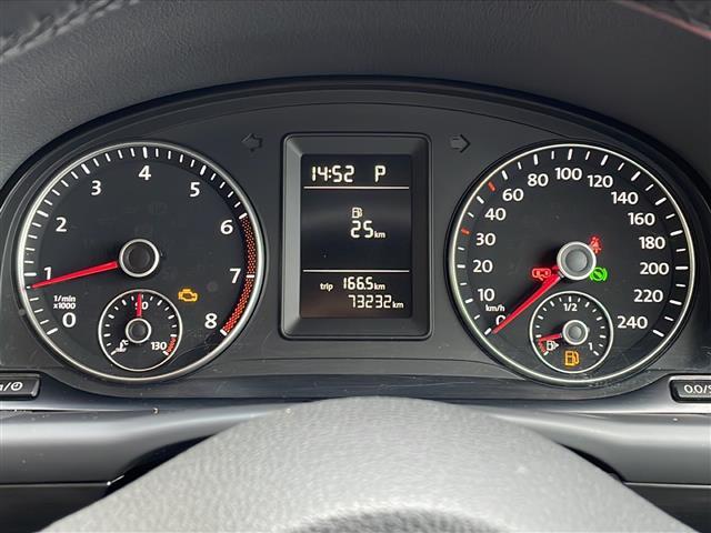 ゴルフトゥーラン ＴＳＩ　コンフォートライン　禁煙車　純正ナビ　ＡＭ／ＦＭ／ＣＤ／ＤＶＤ　フルセグＴＶ　Ｂｌｕｅｔｏｏｔｈ　バックカメラ　ＥＴＣ　ルーフレール　ＥＴＣ　純正アルミホイール　純正フロアマット　カーテンエアバッグ　パワーステアリング（21枚目）