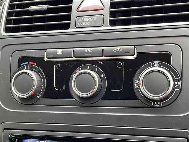 ゴルフトゥーラン ＴＳＩ　コンフォートライン　禁煙車　純正ナビ　ＡＭ／ＦＭ／ＣＤ／ＤＶＤ　フルセグＴＶ　Ｂｌｕｅｔｏｏｔｈ　バックカメラ　ＥＴＣ　ルーフレール　ＥＴＣ　純正アルミホイール　純正フロアマット　カーテンエアバッグ　パワーステアリング（23枚目）