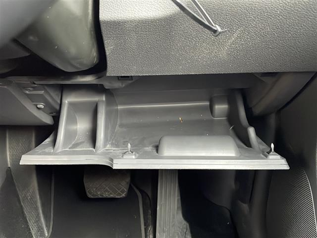 ゴルフトゥーラン ＴＳＩ　コンフォートライン　禁煙車　純正ナビ　ＡＭ／ＦＭ／ＣＤ／ＤＶＤ　フルセグＴＶ　Ｂｌｕｅｔｏｏｔｈ　バックカメラ　ＥＴＣ　ルーフレール　ＥＴＣ　純正アルミホイール　純正フロアマット　カーテンエアバッグ　パワーステアリング（25枚目）