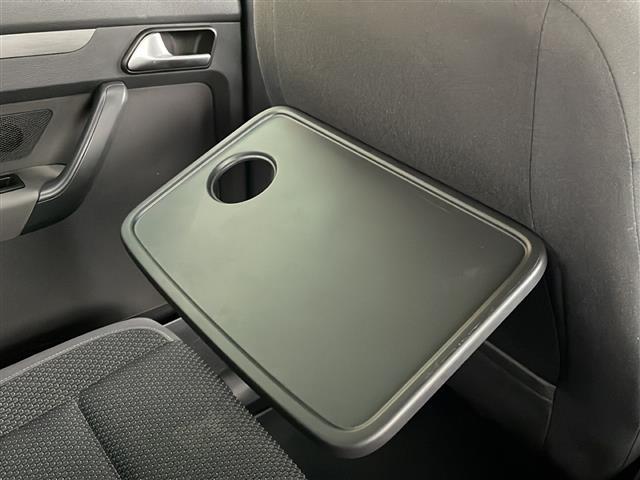 ゴルフトゥーラン ＴＳＩ　コンフォートライン　禁煙車　純正ナビ　ＡＭ／ＦＭ／ＣＤ／ＤＶＤ　フルセグＴＶ　Ｂｌｕｅｔｏｏｔｈ　バックカメラ　ＥＴＣ　ルーフレール　ＥＴＣ　純正アルミホイール　純正フロアマット　カーテンエアバッグ　パワーステアリング（29枚目）