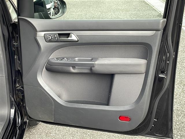ゴルフトゥーラン ＴＳＩ　コンフォートライン　禁煙車　純正ナビ　ＡＭ／ＦＭ／ＣＤ／ＤＶＤ　フルセグＴＶ　Ｂｌｕｅｔｏｏｔｈ　バックカメラ　ＥＴＣ　ルーフレール　ＥＴＣ　純正アルミホイール　純正フロアマット　カーテンエアバッグ　パワーステアリング（38枚目）