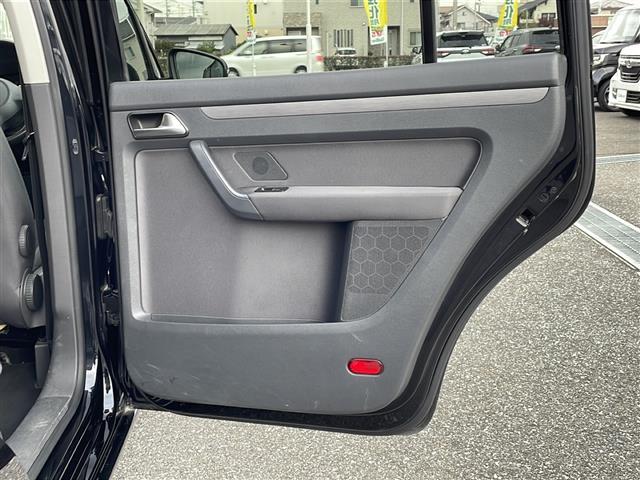 ゴルフトゥーラン ＴＳＩ　コンフォートライン　禁煙車　純正ナビ　ＡＭ／ＦＭ／ＣＤ／ＤＶＤ　フルセグＴＶ　Ｂｌｕｅｔｏｏｔｈ　バックカメラ　ＥＴＣ　ルーフレール　ＥＴＣ　純正アルミホイール　純正フロアマット　カーテンエアバッグ　パワーステアリング（40枚目）