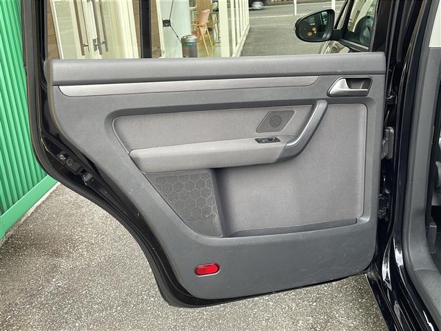 ゴルフトゥーラン ＴＳＩ　コンフォートライン　禁煙車　純正ナビ　ＡＭ／ＦＭ／ＣＤ／ＤＶＤ　フルセグＴＶ　Ｂｌｕｅｔｏｏｔｈ　バックカメラ　ＥＴＣ　ルーフレール　ＥＴＣ　純正アルミホイール　純正フロアマット　カーテンエアバッグ　パワーステアリング（41枚目）