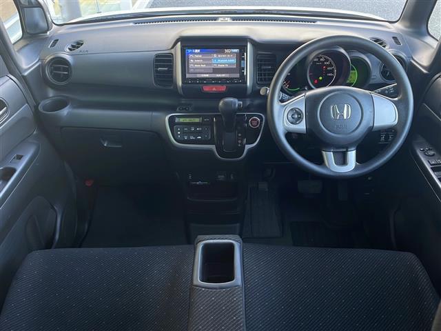 N-BOX G SSパッケージ 禁煙車 純正ナビ フルセグTV Bluetooth 4WD 両側パワースライドドア シートヒーター 社外ETC アイドリングストップ カーテンエアバッグ 純正アルミホイール 純正マット スマートキー(2枚目)