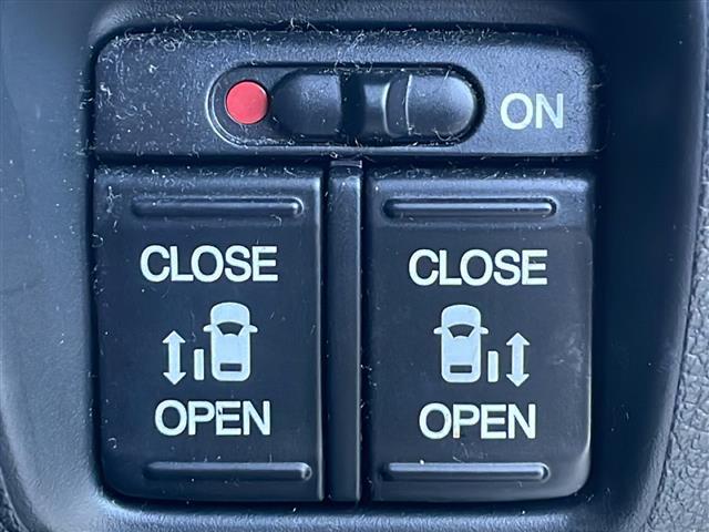 N-BOX G SSパッケージ 禁煙車 純正ナビ フルセグTV Bluetooth 4WD 両側パワースライドドア シートヒーター 社外ETC アイドリングストップ カーテンエアバッグ 純正アルミホイール 純正マット スマートキー(11枚目)