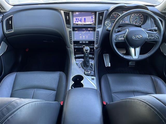 スカイライン ３５０ＧＴ　ハイブリッド　タイプＳＰ　禁煙車　純正ナビ　フルセグＴＶ　クルーズコントロール　衝突軽減ブレーキ　前後コーナーセンサー　サンルーフ　シートヒーター　ＢＯＳＥスピーカー　パワーシート　レザーシート　純正アルミホイール　純正マット（2枚目）