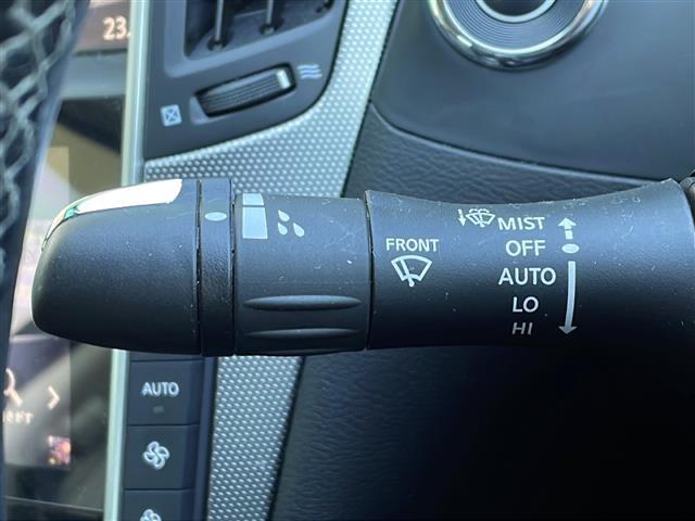 スカイライン ３５０ＧＴ　ハイブリッド　タイプＳＰ　禁煙車　純正ナビ　フルセグＴＶ　クルーズコントロール　衝突軽減ブレーキ　前後コーナーセンサー　サンルーフ　シートヒーター　ＢＯＳＥスピーカー　パワーシート　レザーシート　純正アルミホイール　純正マット（5枚目）