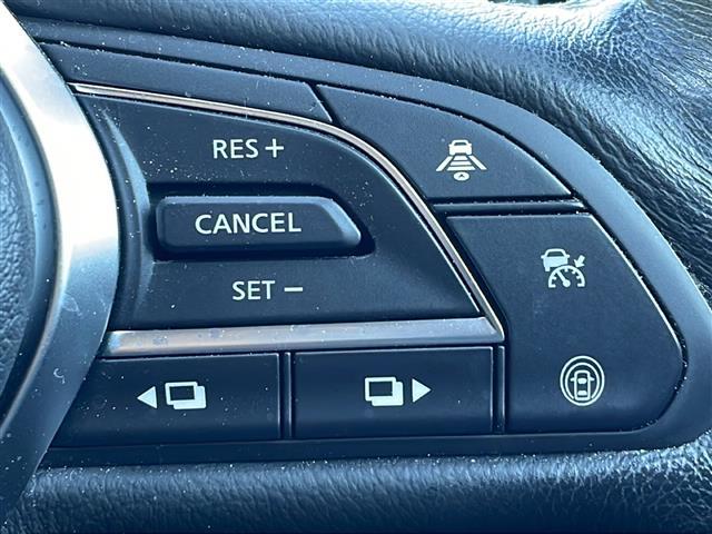 スカイライン ３５０ＧＴ　ハイブリッド　タイプＳＰ　禁煙車　純正ナビ　フルセグＴＶ　クルーズコントロール　衝突軽減ブレーキ　前後コーナーセンサー　サンルーフ　シートヒーター　ＢＯＳＥスピーカー　パワーシート　レザーシート　純正アルミホイール　純正マット（9枚目）