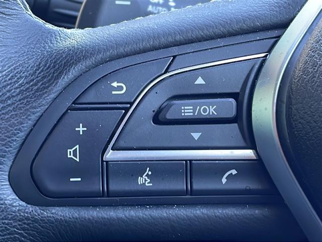 スカイライン ３５０ＧＴ　ハイブリッド　タイプＳＰ　禁煙車　純正ナビ　フルセグＴＶ　クルーズコントロール　衝突軽減ブレーキ　前後コーナーセンサー　サンルーフ　シートヒーター　ＢＯＳＥスピーカー　パワーシート　レザーシート　純正アルミホイール　純正マット（10枚目）