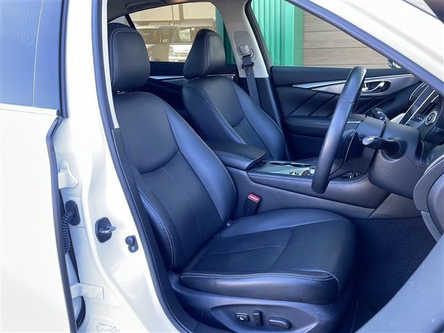 スカイライン ３５０ＧＴ　ハイブリッド　タイプＳＰ　禁煙車　純正ナビ　フルセグＴＶ　クルーズコントロール　衝突軽減ブレーキ　前後コーナーセンサー　サンルーフ　シートヒーター　ＢＯＳＥスピーカー　パワーシート　レザーシート　純正アルミホイール　純正マット（13枚目）