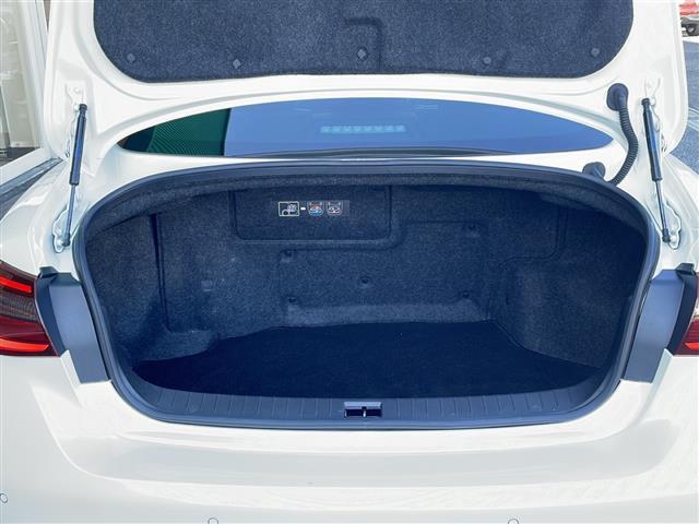 スカイライン ３５０ＧＴ　ハイブリッド　タイプＳＰ　禁煙車　純正ナビ　フルセグＴＶ　クルーズコントロール　衝突軽減ブレーキ　前後コーナーセンサー　サンルーフ　シートヒーター　ＢＯＳＥスピーカー　パワーシート　レザーシート　純正アルミホイール　純正マット（15枚目）