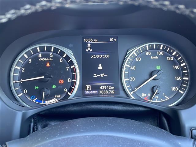 スカイライン ３５０ＧＴ　ハイブリッド　タイプＳＰ　禁煙車　純正ナビ　フルセグＴＶ　クルーズコントロール　衝突軽減ブレーキ　前後コーナーセンサー　サンルーフ　シートヒーター　ＢＯＳＥスピーカー　パワーシート　レザーシート　純正アルミホイール　純正マット（21枚目）