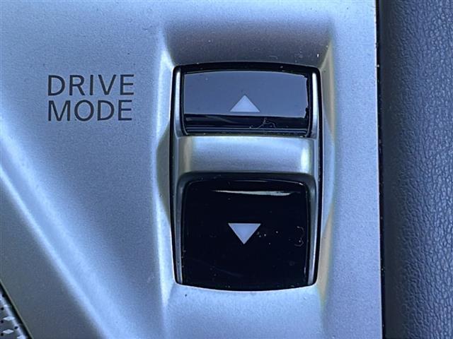 スカイライン ３５０ＧＴ　ハイブリッド　タイプＳＰ　禁煙車　純正ナビ　フルセグＴＶ　クルーズコントロール　衝突軽減ブレーキ　前後コーナーセンサー　サンルーフ　シートヒーター　ＢＯＳＥスピーカー　パワーシート　レザーシート　純正アルミホイール　純正マット（32枚目）