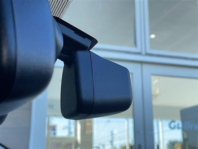 スカイライン ３５０ＧＴ　ハイブリッド　タイプＳＰ　禁煙車　純正ナビ　フルセグＴＶ　クルーズコントロール　衝突軽減ブレーキ　前後コーナーセンサー　サンルーフ　シートヒーター　ＢＯＳＥスピーカー　パワーシート　レザーシート　純正アルミホイール　純正マット（34枚目）