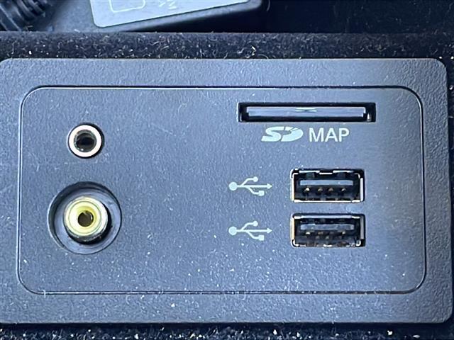 スカイライン ３５０ＧＴ　ハイブリッド　タイプＳＰ　禁煙車　純正ナビ　フルセグＴＶ　クルーズコントロール　衝突軽減ブレーキ　前後コーナーセンサー　サンルーフ　シートヒーター　ＢＯＳＥスピーカー　パワーシート　レザーシート　純正アルミホイール　純正マット（37枚目）