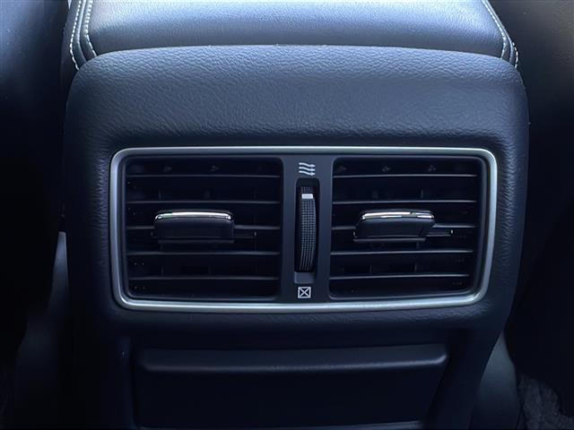 スカイライン ３５０ＧＴ　ハイブリッド　タイプＳＰ　禁煙車　純正ナビ　フルセグＴＶ　クルーズコントロール　衝突軽減ブレーキ　前後コーナーセンサー　サンルーフ　シートヒーター　ＢＯＳＥスピーカー　パワーシート　レザーシート　純正アルミホイール　純正マット（38枚目）