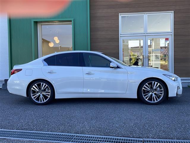 スカイライン ３５０ＧＴ　ハイブリッド　タイプＳＰ　禁煙車　純正ナビ　フルセグＴＶ　クルーズコントロール　衝突軽減ブレーキ　前後コーナーセンサー　サンルーフ　シートヒーター　ＢＯＳＥスピーカー　パワーシート　レザーシート　純正アルミホイール　純正マット（41枚目）