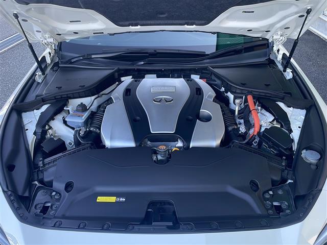 スカイライン ３５０ＧＴ　ハイブリッド　タイプＳＰ　禁煙車　純正ナビ　フルセグＴＶ　クルーズコントロール　衝突軽減ブレーキ　前後コーナーセンサー　サンルーフ　シートヒーター　ＢＯＳＥスピーカー　パワーシート　レザーシート　純正アルミホイール　純正マット（42枚目）