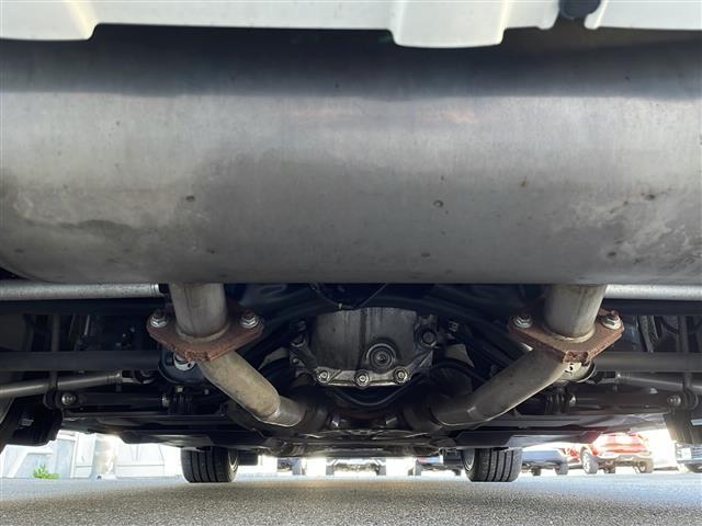 スカイライン ３５０ＧＴ　ハイブリッド　タイプＳＰ　禁煙車　純正ナビ　フルセグＴＶ　クルーズコントロール　衝突軽減ブレーキ　前後コーナーセンサー　サンルーフ　シートヒーター　ＢＯＳＥスピーカー　パワーシート　レザーシート　純正アルミホイール　純正マット（43枚目）