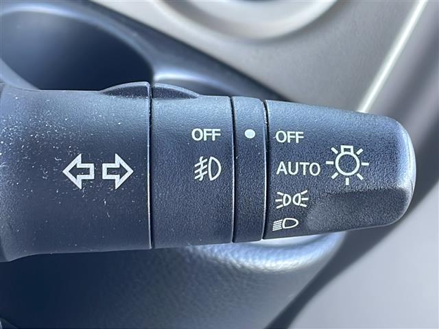 キューブ 15X Vセレクション 禁煙車 純正ナビ フルセグTV バックカメラ ビルトインETC ドライブレコーダー 社外アルミホイール 純正マット アイドリングストップ プッシュスタート フォグライト オートエアコン スマートキー(7枚目)