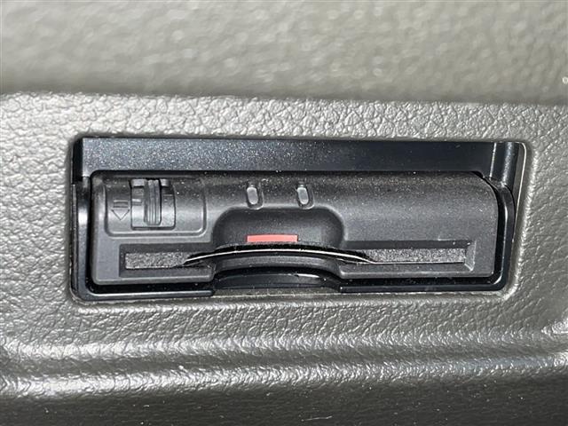 キューブ 15X Vセレクション 禁煙車 純正ナビ フルセグTV バックカメラ ビルトインETC ドライブレコーダー 社外アルミホイール 純正マット アイドリングストップ プッシュスタート フォグライト オートエアコン スマートキー(23枚目)