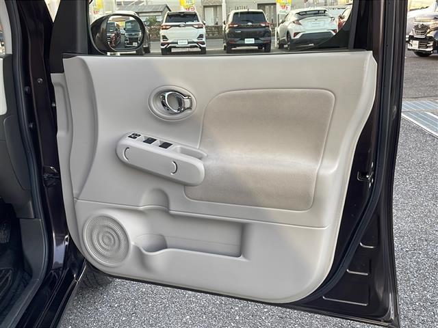 キューブ 15X Vセレクション 禁煙車 純正ナビ フルセグTV バックカメラ ビルトインETC ドライブレコーダー 社外アルミホイール 純正マット アイドリングストップ プッシュスタート フォグライト オートエアコン スマートキー(36枚目)