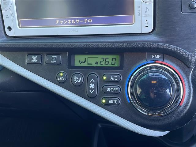 アクア Ｓ　禁煙車　純正ナビ　ＡＭ／ＦＭ／ＣＤ　ワンセグＴＶ　Ｂｌｕｅｔｏｏｔｈ　バックカメラ　ＥＴＣ　ハンドルスイッチ　純正マット　ドアバイザー　プッシュスタート　オートエアコン　オートライト　電動格納ミラー（10枚目）