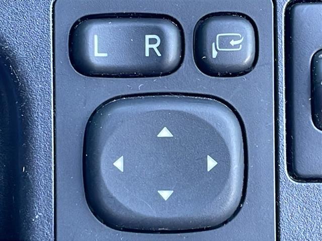 アクア Ｓ　禁煙車　純正ナビ　ＡＭ／ＦＭ／ＣＤ　ワンセグＴＶ　Ｂｌｕｅｔｏｏｔｈ　バックカメラ　ＥＴＣ　ハンドルスイッチ　純正マット　ドアバイザー　プッシュスタート　オートエアコン　オートライト　電動格納ミラー（12枚目）