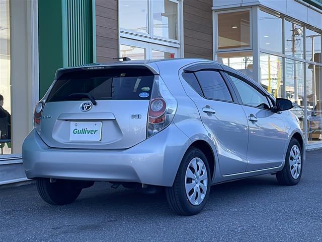 アクア Ｓ　禁煙車　純正ナビ　ＡＭ／ＦＭ／ＣＤ　ワンセグＴＶ　Ｂｌｕｅｔｏｏｔｈ　バックカメラ　ＥＴＣ　ハンドルスイッチ　純正マット　ドアバイザー　プッシュスタート　オートエアコン　オートライト　電動格納ミラー（18枚目）