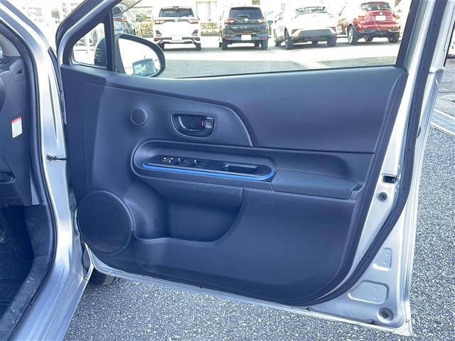 アクア Ｓ　禁煙車　純正ナビ　ＡＭ／ＦＭ／ＣＤ　ワンセグＴＶ　Ｂｌｕｅｔｏｏｔｈ　バックカメラ　ＥＴＣ　ハンドルスイッチ　純正マット　ドアバイザー　プッシュスタート　オートエアコン　オートライト　電動格納ミラー（36枚目）