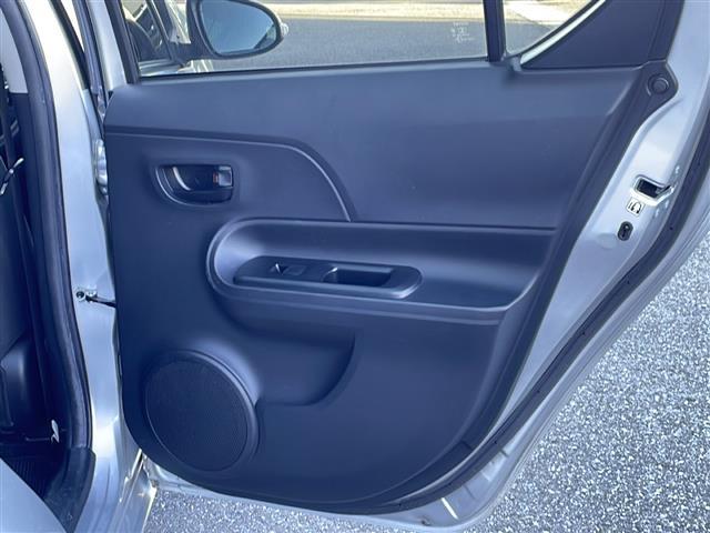 アクア Ｓ　禁煙車　純正ナビ　ＡＭ／ＦＭ／ＣＤ　ワンセグＴＶ　Ｂｌｕｅｔｏｏｔｈ　バックカメラ　ＥＴＣ　ハンドルスイッチ　純正マット　ドアバイザー　プッシュスタート　オートエアコン　オートライト　電動格納ミラー（38枚目）