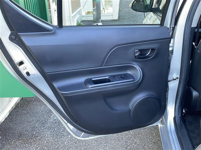 アクア Ｓ　禁煙車　純正ナビ　ＡＭ／ＦＭ／ＣＤ　ワンセグＴＶ　Ｂｌｕｅｔｏｏｔｈ　バックカメラ　ＥＴＣ　ハンドルスイッチ　純正マット　ドアバイザー　プッシュスタート　オートエアコン　オートライト　電動格納ミラー（39枚目）