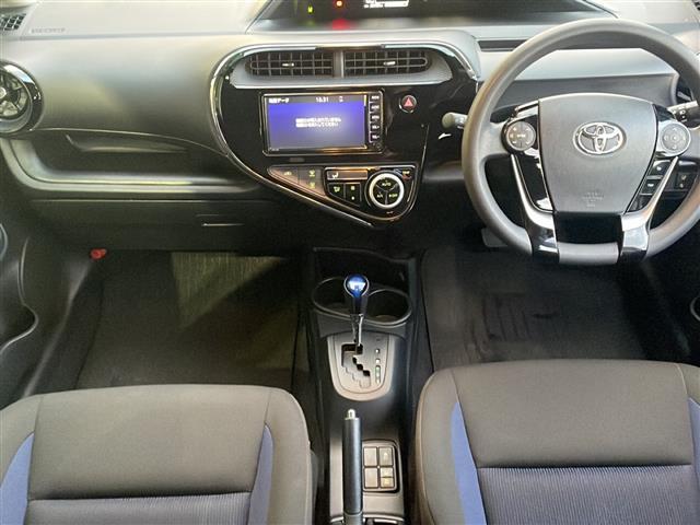 アクア Ｓ　禁煙車　純正ナビ　プルクラッシュセーフティ　バックカメラ　プッシュスタート　スマートキー　オートライト　ＬＥＤヘッドライト　ＬＫＡ　フロアマット　フルセグＴＶ　横滑り防止機能　ＡＢＳ　オートエアコン（2枚目）