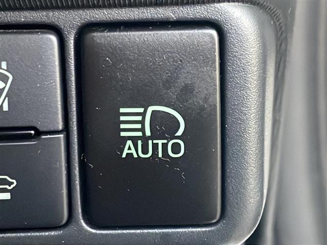 アクア Ｓ　禁煙車　純正ナビ　プルクラッシュセーフティ　バックカメラ　プッシュスタート　スマートキー　オートライト　ＬＥＤヘッドライト　ＬＫＡ　フロアマット　フルセグＴＶ　横滑り防止機能　ＡＢＳ　オートエアコン（6枚目）