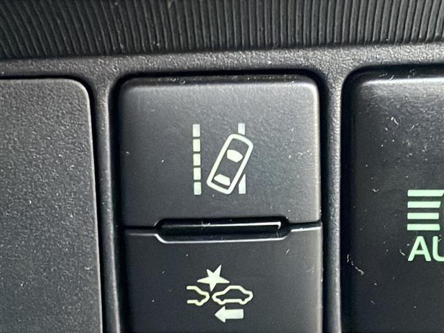 アクア Ｓ　禁煙車　純正ナビ　プルクラッシュセーフティ　バックカメラ　プッシュスタート　スマートキー　オートライト　ＬＥＤヘッドライト　ＬＫＡ　フロアマット　フルセグＴＶ　横滑り防止機能　ＡＢＳ　オートエアコン（7枚目）