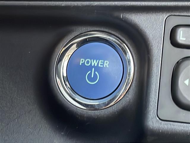 アクア Ｓ　禁煙車　純正ナビ　プルクラッシュセーフティ　バックカメラ　プッシュスタート　スマートキー　オートライト　ＬＥＤヘッドライト　ＬＫＡ　フロアマット　フルセグＴＶ　横滑り防止機能　ＡＢＳ　オートエアコン（12枚目）