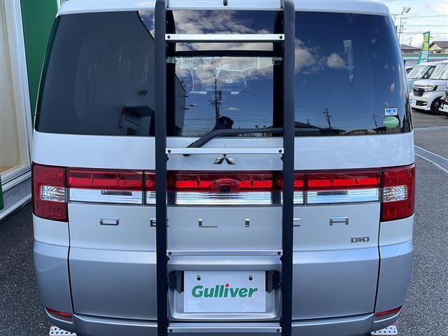 デリカＤ：５ Ｄ　パワーパッケージ　禁煙車　社外８型ナビ　フリップダウンモニター　両側パワースライドドア　バックカメラ　ドライブレコーダー　シートヒーター　パドルシフト　スマートキー　ルーフキャリア　リアラダー　マッドガード　フォグ（7枚目）