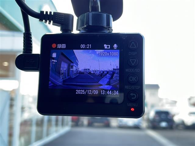 デリカＤ：５ Ｄ　パワーパッケージ　禁煙車　社外８型ナビ　フリップダウンモニター　両側パワースライドドア　バックカメラ　ドライブレコーダー　シートヒーター　パドルシフト　スマートキー　ルーフキャリア　リアラダー　マッドガード　フォグ（12枚目）