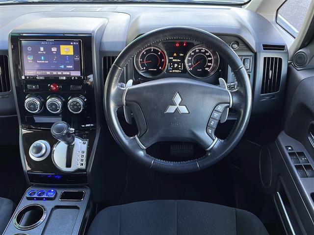 デリカＤ：５ Ｄ　パワーパッケージ　禁煙車　社外８型ナビ　フリップダウンモニター　両側パワースライドドア　バックカメラ　ドライブレコーダー　シートヒーター　パドルシフト　スマートキー　ルーフキャリア　リアラダー　マッドガード　フォグ（20枚目）