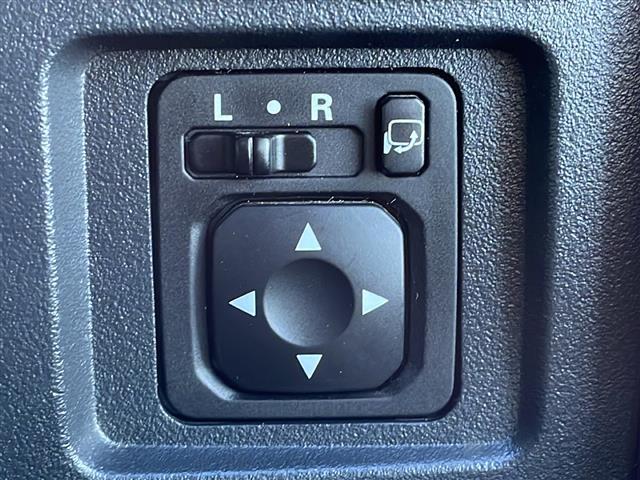 デリカＤ：５ Ｄ　パワーパッケージ　禁煙車　社外８型ナビ　フリップダウンモニター　両側パワースライドドア　バックカメラ　ドライブレコーダー　シートヒーター　パドルシフト　スマートキー　ルーフキャリア　リアラダー　マッドガード　フォグ（30枚目）