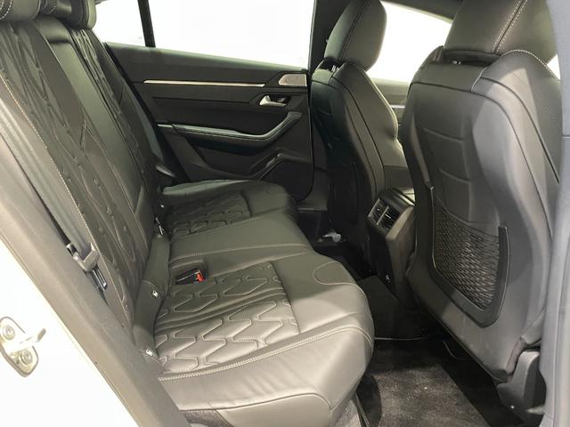 ５０８ ＧＴライン　プレミアムレザーエディション　アクティブクルーズコントロール　レーンキープアシスト　ブラインドスポットモニター　フロントバックソナー　ＬＥＤヘッドライト　インテリジェントハイビーム　純正ナビ　ＴＶ　ＡｐｐｌｅＣａｒＰｌａｙ（12枚目）