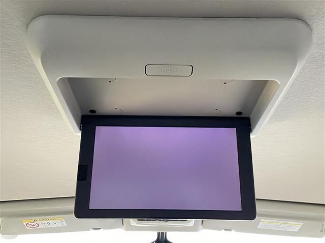 セレナ ハイウェイスターＶセレクションＩＩ　禁煙車　純正ナビ　アラウンドビューモニター　純正フリップダウンモニター　両側パワースライドドア　エマージェンシーブレーキ　クルーズコントロール　オートライト　ＬＥＤヘッドライト　フォグ　インテリキー（5枚目）