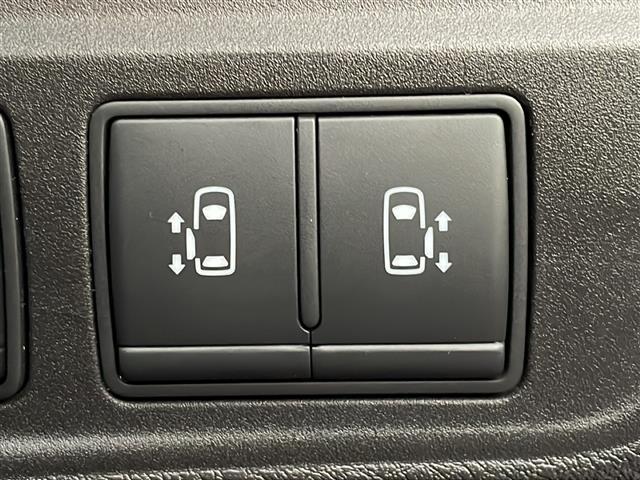 セレナ ハイウェイスターＶセレクションＩＩ　禁煙車　純正ナビ　アラウンドビューモニター　純正フリップダウンモニター　両側パワースライドドア　エマージェンシーブレーキ　クルーズコントロール　オートライト　ＬＥＤヘッドライト　フォグ　インテリキー（6枚目）