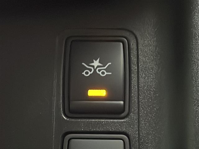 セレナ ハイウェイスターＶセレクションＩＩ　禁煙車　純正ナビ　アラウンドビューモニター　純正フリップダウンモニター　両側パワースライドドア　エマージェンシーブレーキ　クルーズコントロール　オートライト　ＬＥＤヘッドライト　フォグ　インテリキー（8枚目）