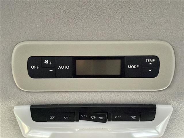 セレナ ハイウェイスターＶセレクションＩＩ　禁煙車　純正ナビ　アラウンドビューモニター　純正フリップダウンモニター　両側パワースライドドア　エマージェンシーブレーキ　クルーズコントロール　オートライト　ＬＥＤヘッドライト　フォグ　インテリキー（11枚目）