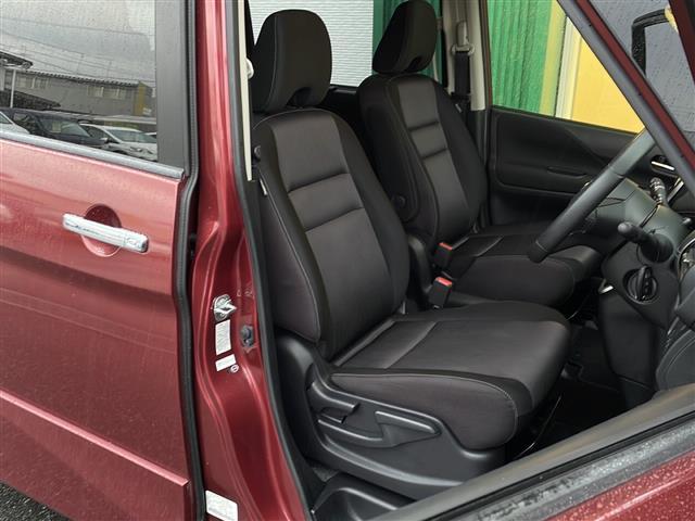 セレナ ハイウェイスターＶセレクションＩＩ　禁煙車　純正ナビ　アラウンドビューモニター　純正フリップダウンモニター　両側パワースライドドア　エマージェンシーブレーキ　クルーズコントロール　オートライト　ＬＥＤヘッドライト　フォグ　インテリキー（13枚目）