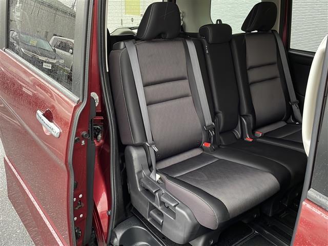 セレナ ハイウェイスターＶセレクションＩＩ　禁煙車　純正ナビ　アラウンドビューモニター　純正フリップダウンモニター　両側パワースライドドア　エマージェンシーブレーキ　クルーズコントロール　オートライト　ＬＥＤヘッドライト　フォグ　インテリキー（14枚目）